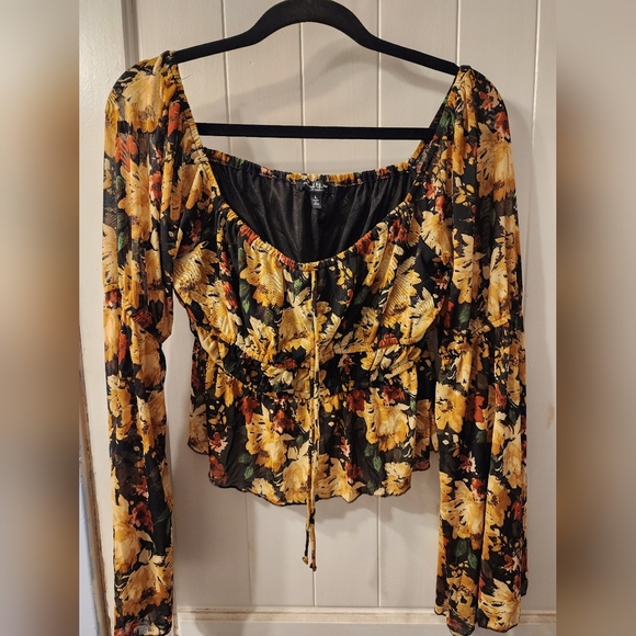Floral bell sleeve crop top. Brand Mixed Thread size L - Picture 1 of 4